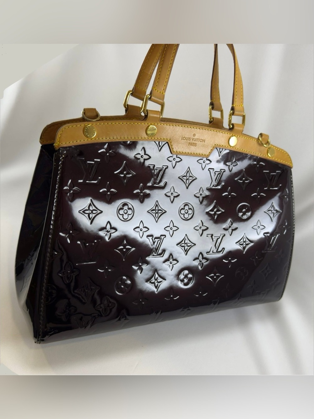 Louis Vuitton Handbag / Louis Vuitton Glossy Bag / Louis Vuitton Patent Bag - Picture 3 of 16
